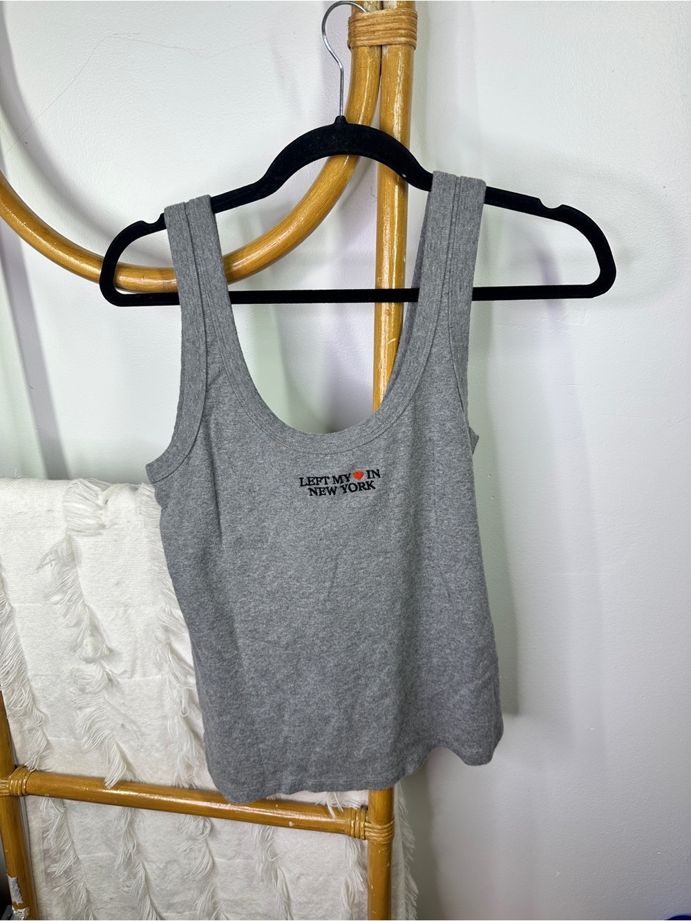 Abercrombie and Fitch Left My Heart in NYC Grey Tank sz L